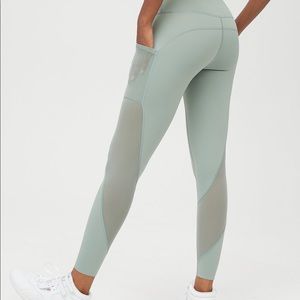 Aerie OFFLINE Goals High Waisted Pocket Legging. Size L.